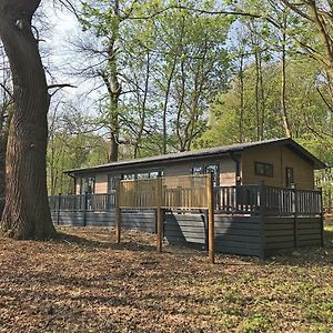 Woolverstone Marina Lodge Park Exterior photo