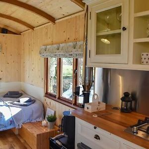 Appartement Handcrafted Shepherds Hut à Toppesfield Exterior photo