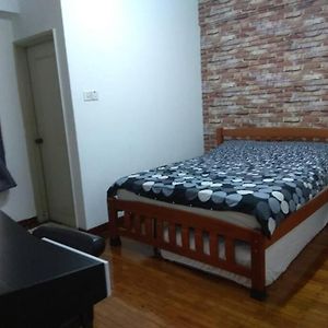 3Rooms 10Pax Mc 5 Star Hotel Sofa&Bed Mrt Mcd Axiata Seri Kembangan Exterior photo