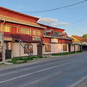 Hotel Lotus à Suceava Exterior photo