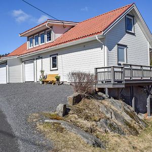 Awesome Apartment In Risr With Lake View Risør Exterior photo