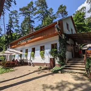 Hotel Penzion Jezero à Vranov nad Dyjí Exterior photo