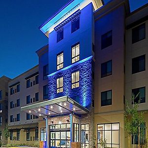 Holiday Inn Express And Suites Valencia - Santa Clarita Exterior photo