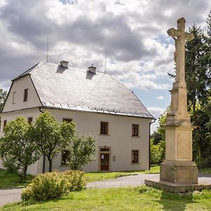 Hotel Penzion U Křížové Cesty à Tvrdkov Exterior photo