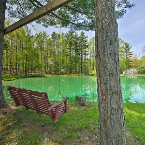 Villa The Red Pine Cabin With Private Pond And Dock! à Loudonville Exterior photo