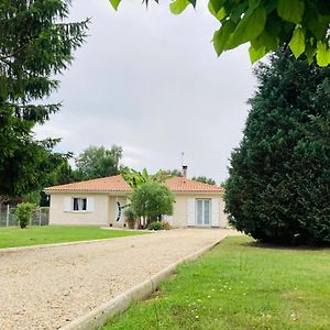 Villa Maison familiale avec jardin de 1500m2 à Saint-Genes-de-Fronsac Exterior photo