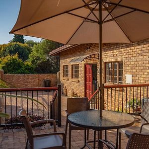 Appartement Bottle Brush Place With Solar à Roodepoort Exterior photo