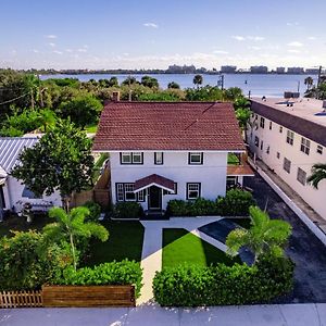 Villa Historic Waterfront Estate With Yard & Modern Kitchen à Lake Worth Beach Exterior photo