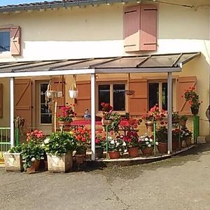 Hotel Gite A La Ferme à Montesquieu-Avantes Exterior photo