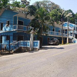 Appartement Bliss On The Bay Family à West End Exterior photo