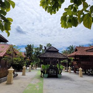 Bed and Breakfast Ruenthai Ampawa à Samut Songkhram Exterior photo