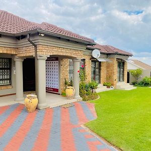 Mrhali Boutique Guest House KwaMhlanga Exterior photo