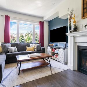 Modern Home With A Pool Sauna Pooltable & Mountain View Collingwood Exterior photo