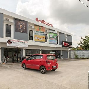 Hotel Reddoorz Near Tugu Coklat Pesawaran Lampung à Bandar Lampung Exterior photo