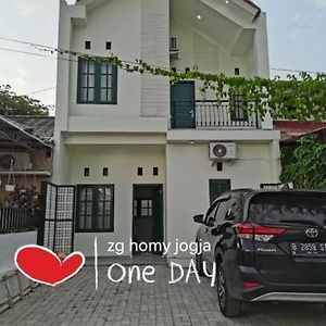 Villa Zg Homy Jogja à Gondowulung Exterior photo