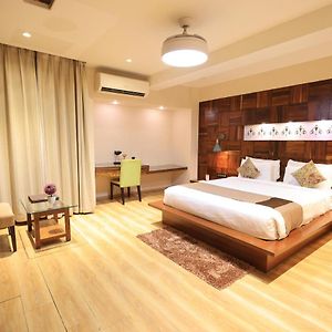 Hotel Rs Exclusive Stay & Fine Dine - Near To Akola Junction Exterior photo