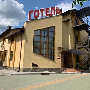 Hotel Каприз à Kamianets-Podilsky Exterior photo