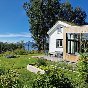 Villa Gamtunet Lyngen à Svensby Exterior photo