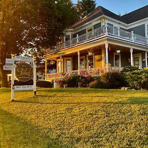 Bed and Breakfast Toba'S Bed & Breakfast à East LaHave Exterior photo