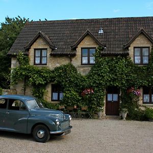 Fosse Farmhouse Holiday Cottages Chippenham  Exterior photo