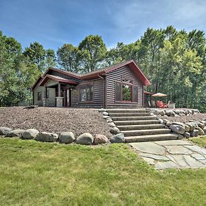 Villa Quiet Lakeside Cabin Patio And Stunning Views! à Grantsburg Exterior photo