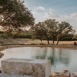 Villa Hummingbird Haus - Hill Country Views On 20 Acres With Firepit à Spring Branch Exterior photo