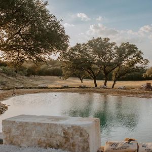 Villa The Roost Farmhaus On 20 Acres, Hill Country View, Firepit, Swimming Hole à Spring Branch Exterior photo