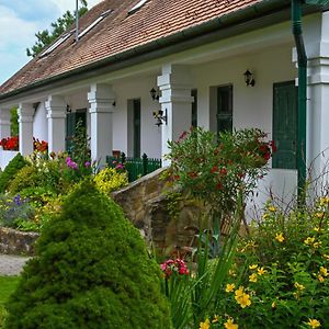 Bed and Breakfast Falubíró Vendégháza à Bekolce Exterior photo