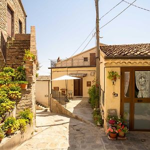 Hotel Il Paesaggio Lunare à Aliano Exterior photo