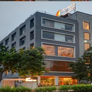 Pinnacle Grand Hotel Ahmedabad Exterior photo