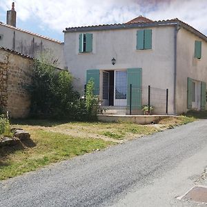 Appartement jonzac-gite-lepuits à Clion  Exterior photo