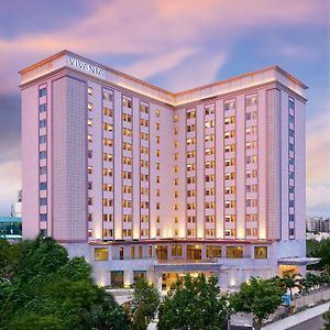 Hotel Vivanta Ahmedabad Sg Highway Exterior photo