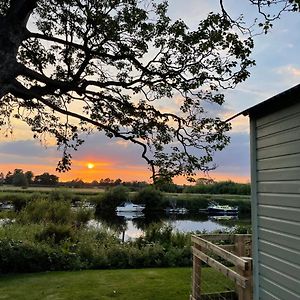 Villa The Hut By The River à York Exterior photo