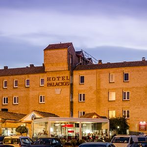 Hotel Palacios Alfaro Exterior photo