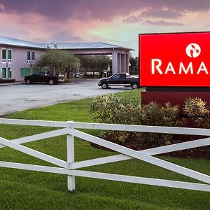 Hotel Ramada By Wyndham Luling Exterior photo