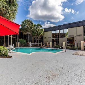 Red Roof Inn Plus & Suites Houston - Iah Airport Sw Exterior photo