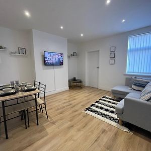 Stylish And Modern 3 Bed Apartment With Free Parking, Newcastle-upon-Tyne Exterior photo