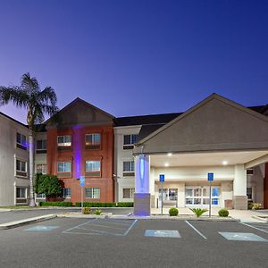 Holiday Inn Express & Suites - Tulare By Ihg Exterior photo