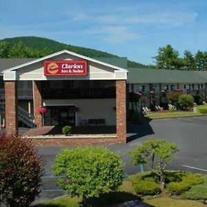 Clarion Inn & Suites At The Outlets Of Lac George Exterior photo