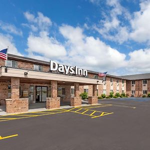 Hotel Baymont By Wyndham Manistee Exterior photo