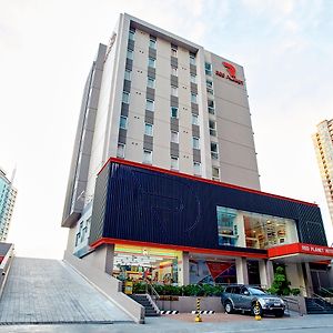 Hotel Red Planet Makati Amorsolo à Manille Exterior photo