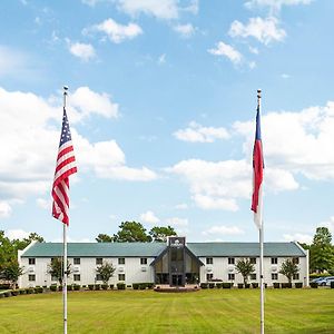 Carolina Pine Inn Near Southern Pines-Pinehurst Pinebluff Exterior photo