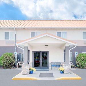 Days Inn & Suites By Wyndham Fargo 19Th Ave/Airport Dome Exterior photo