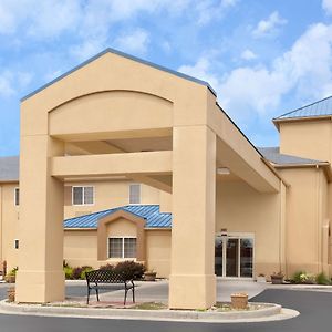 Hotel Baymont By Wyndham Fort Wayne Exterior photo