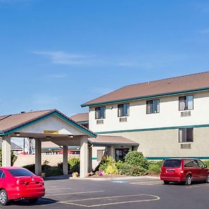 Hotel Super 8 By Wyndham Union Gap Yakima Area Exterior photo