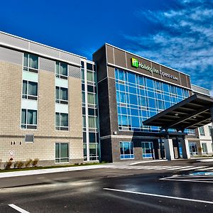 Holiday Inn Express&Suites Vaudreuil-Dorion, an IHG Hotel Exterior photo
