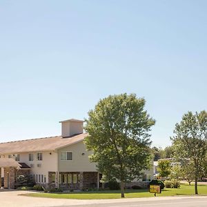 Hotel Super 8 By Wyndham Cresco Ia Exterior photo