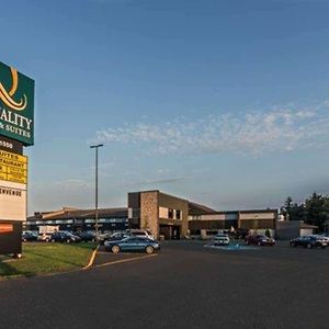 Quality Inn & Suites Matane Exterior photo