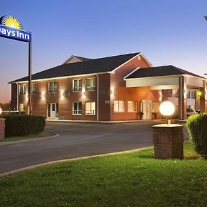 Days Inn By Wyndham Stouffville Exterior photo