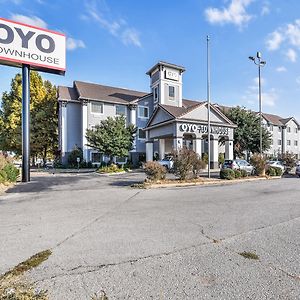 Hotel Oyo Townhouse Oklahoma City Airport Exterior photo